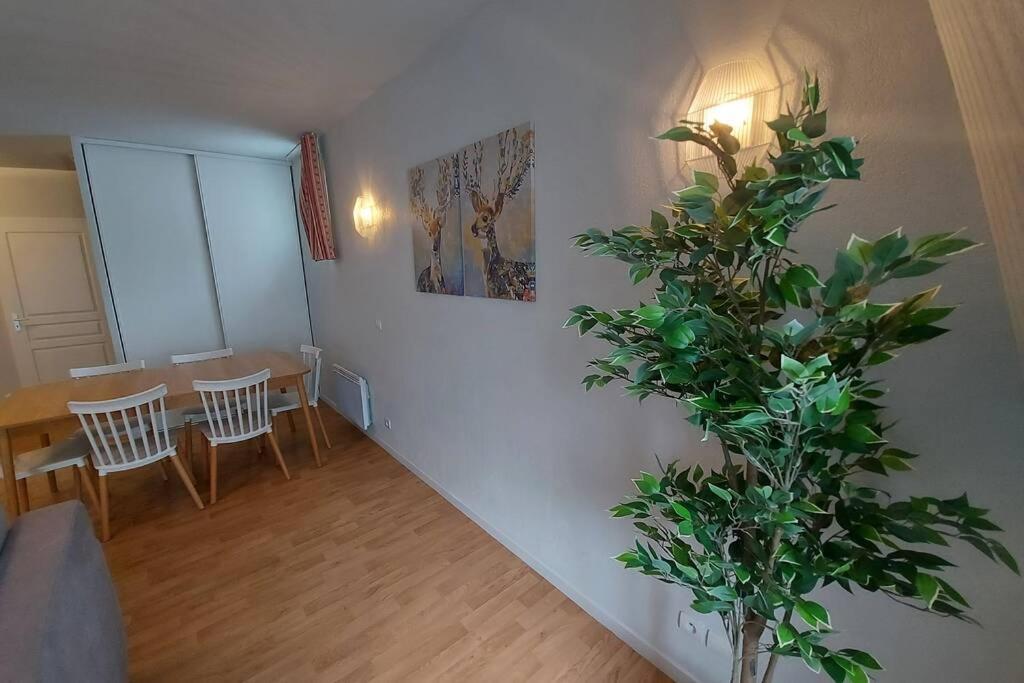 Appartement Moderne, Hyper-Centre - 6/8 Pers. Bagneres-de-Luchon Exterior photo